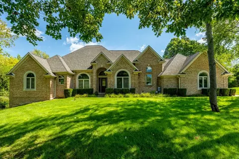 2417 Woodvale, Brighton, MI 48114