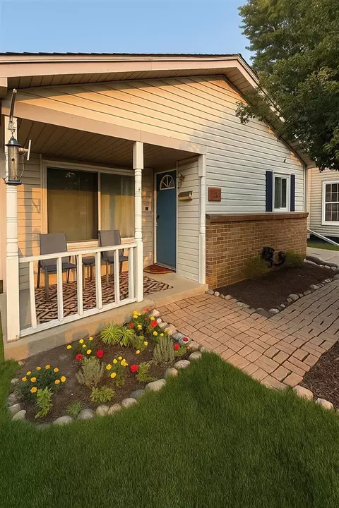 236 Kinross, Clawson, MI 48017