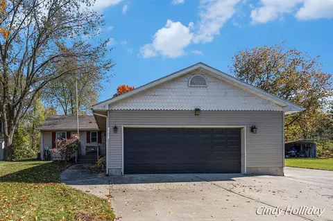 7718 Whites Brg, Belding, MI 48809