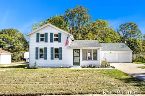 96 Center, Saranac, MI 48881