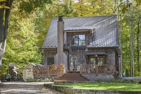 13823 Suns End, Harbert, MI 49115