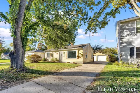 111 76th, Grand Rapids, MI 49508