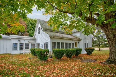 1579 64th, Fennville, MI 49408