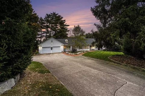 2433 Oakland, Kalamazoo, MI 49008