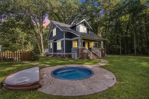 76649 11th, South Haven, MI 49090