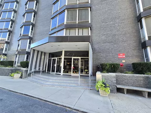 8200 E Jefferson #1406, Detroit, MI 48214