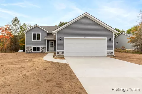 910 Apple Rdg, Allegan, MI 49010
