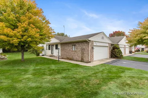 1044 Amberwood W, Byron Center, MI 49315