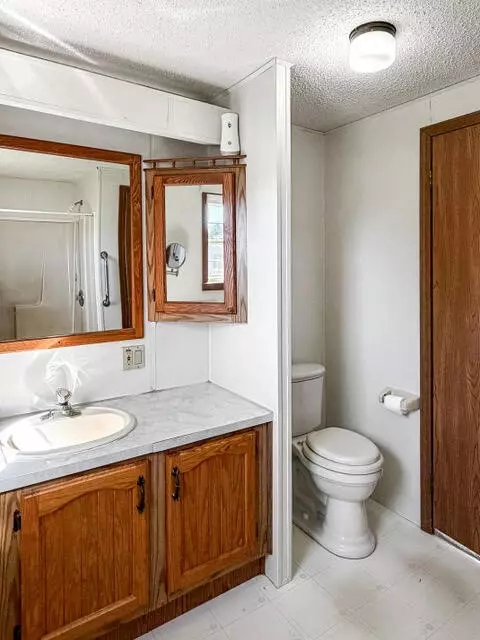 Bath - 316 Cadgewith, Lansing, MI 48906 photo 2 of 3