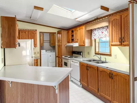Kitchen - 316 Cadgewith, Lansing, MI 48906 photo 2 of 3