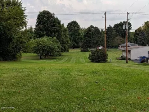 1025 E Front, Buchanan, MI 49107