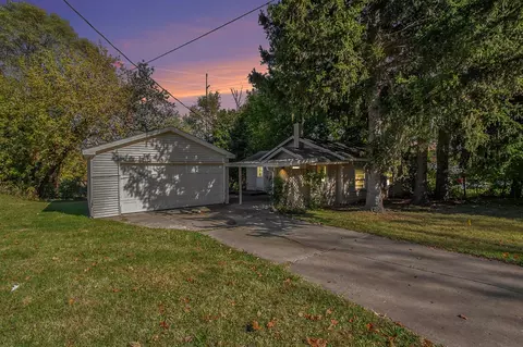 1005 E Front, Buchanan, MI 49107