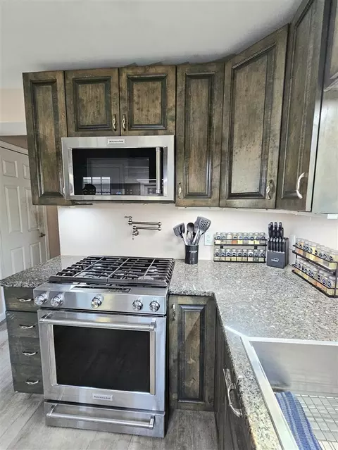 18802 Jefferson, Riverview, MI 48193 photo 8