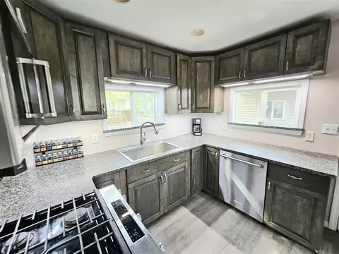 18802 Jefferson, Riverview, MI 48193 photo 9