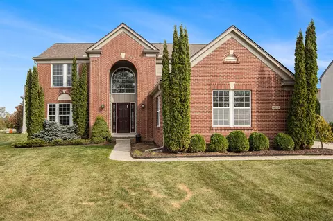 8215 Hummingbird Dr, Ypsilanti, MI 48197