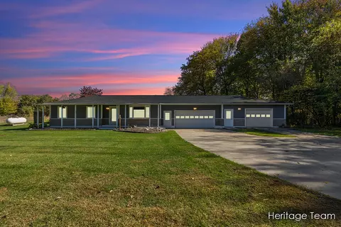 161 13th, Plainwell, MI 49080 photo 2