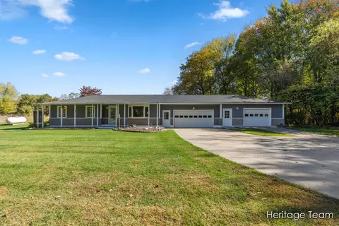 161 13th, Plainwell, MI 49080