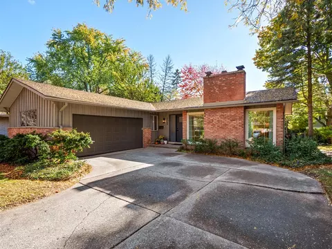 1360 Pine Vly, Ann Arbor, MI 48104