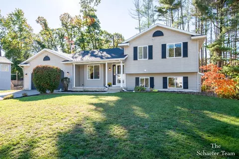 1258 Scott Crk, Belmont, MI 49306