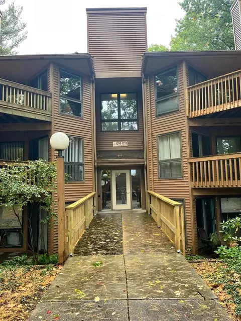 1302 Hillburn, Grand Rapids, MI 49504