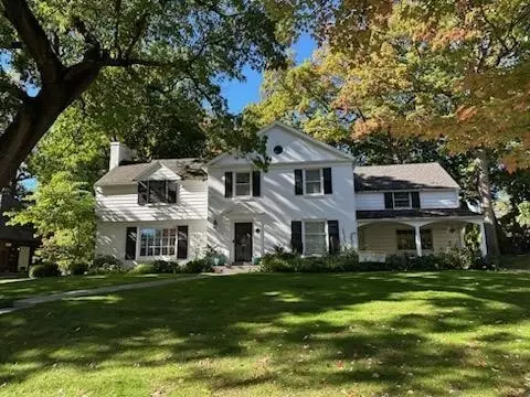 833 Gladstone, Grand Rapids, MI 49506