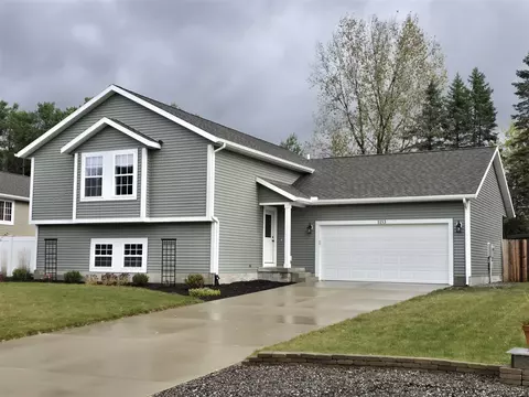 1153 Spruce Pointe Dr, Whitehall, MI 49461