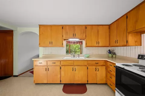 Kitchen - 210 Beeson, Niles, MI 49120 photo 3 of 5