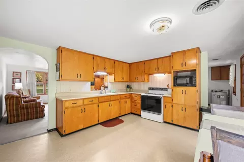 Kitchen - 210 Beeson, Niles, MI 49120 photo 5 of 5