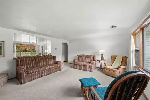Living - 210 Beeson, Niles, MI 49120 photo 4 of 5