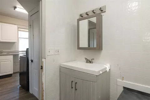 Bath - 138 E Read, Marcellus, MI 49067 photo 1 of 2