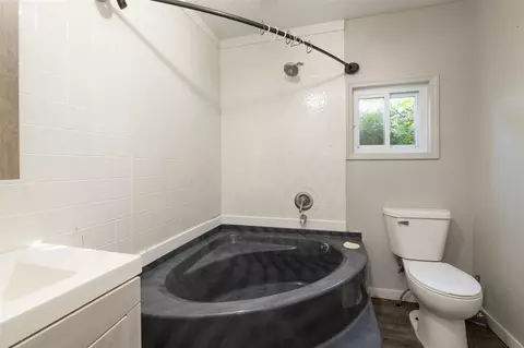 Bath - 138 E Read, Marcellus, MI 49067 photo 2 of 2