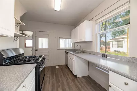 Kitchen - 138 E Read, Marcellus, MI 49067 photo 3 of 3