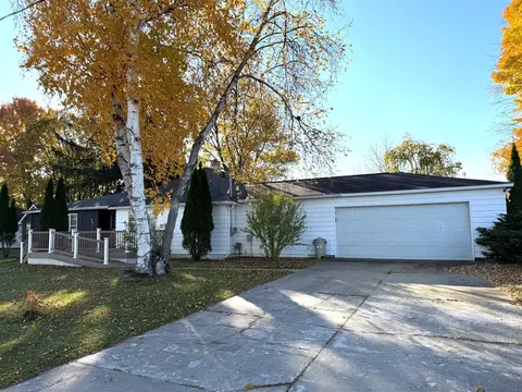 6961 Shoreline, Delton, MI 49046