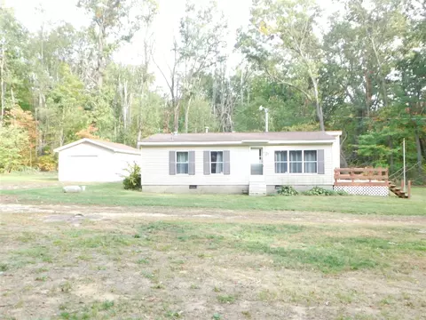 41004 80th, Decatur, MI 49045