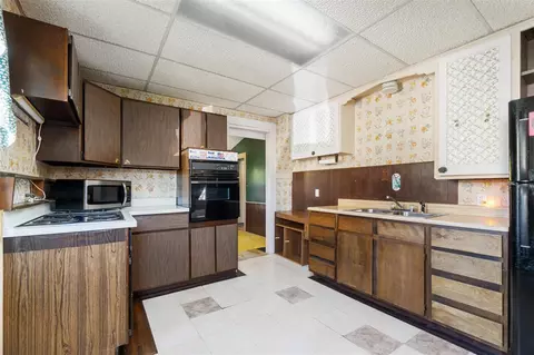 Kitchen - 1217 First, Jackson, MI 49203 photo 2 of 7