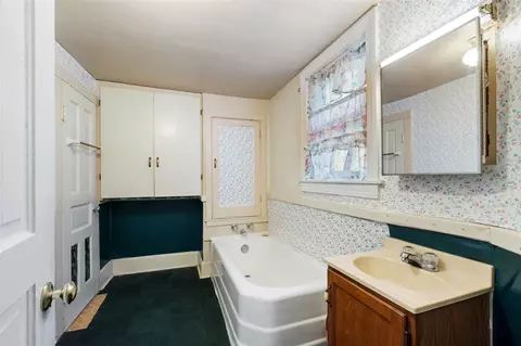 Bath - 1217 First, Jackson, MI 49203 photo 2 of 4