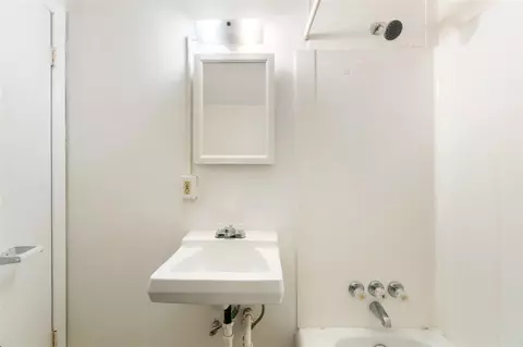 Bath - 1217 First, Jackson, MI 49203 photo 3 of 4