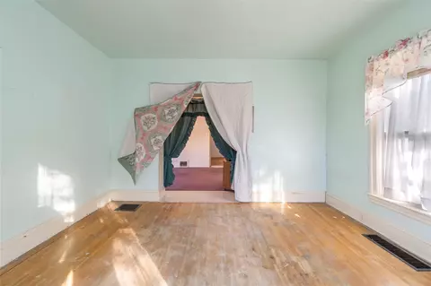 Living - 1217 First, Jackson, MI 49203 photo 6 of 6