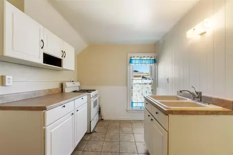 Kitchen - 1217 First, Jackson, MI 49203 photo 5 of 7