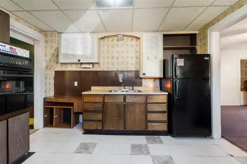 Kitchen - 1217 First, Jackson, MI 49203 photo 3 of 7