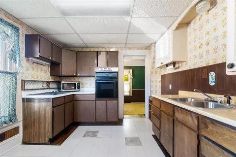 Kitchen - 1217 First, Jackson, MI 49203 photo 1 of 7