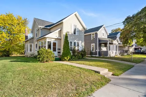 1217 First, Jackson, MI 49203