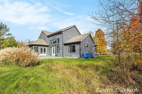 Exterior - 408 Park, Douglas, MI 49406 photo 3 of 3