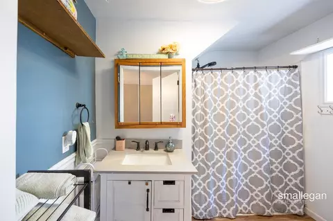 Bath - 1235 N State, Ithaca, MI 48847 photo 1 of 1