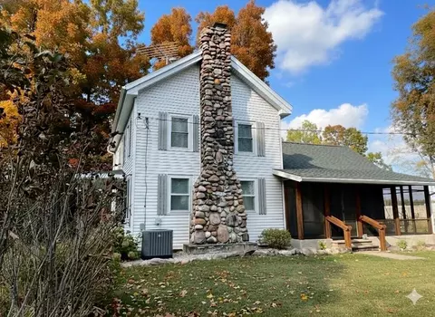 4251 Squires, Quincy, MI 49082