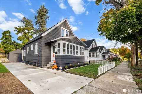 1029 Woodrow, Grand Rapids, MI 49504