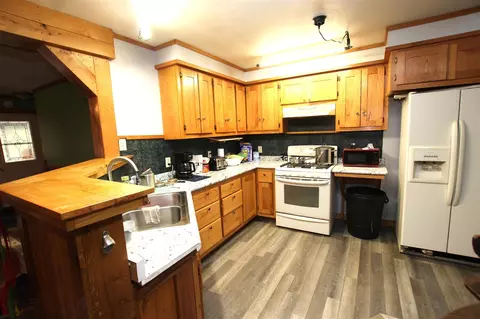 Kitchen - 7005 E 56th, Newaygo, MI 49337 photo 2 of 2