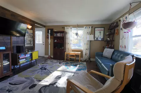 Living - 492 Everett, Milan, MI 48160 photo 2 of 3