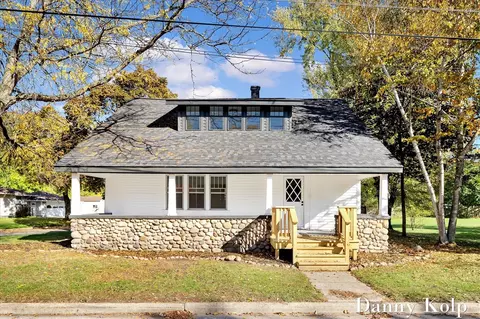 725 Lafayette, Lowell, MI 49331