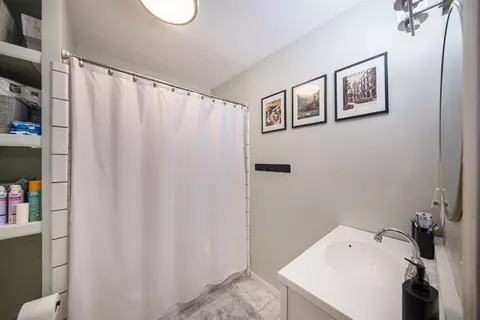 Bath - 1214 Hamlin, Jackson, MI 49202 photo 1 of 1
